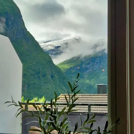 Modern Center - Balcony Appartement
